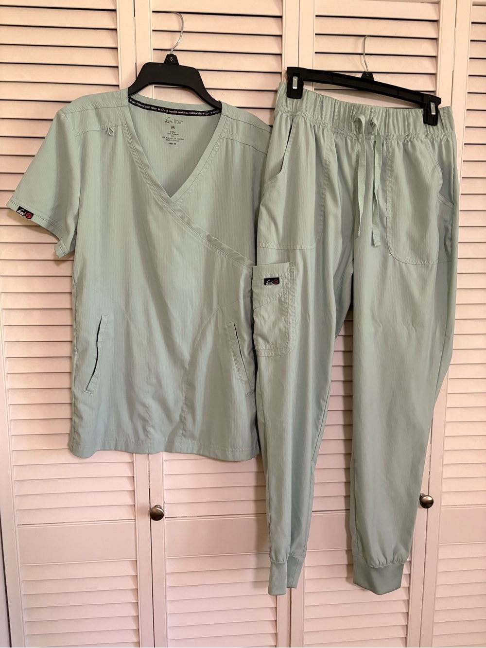 Koi Lite Scrub Set